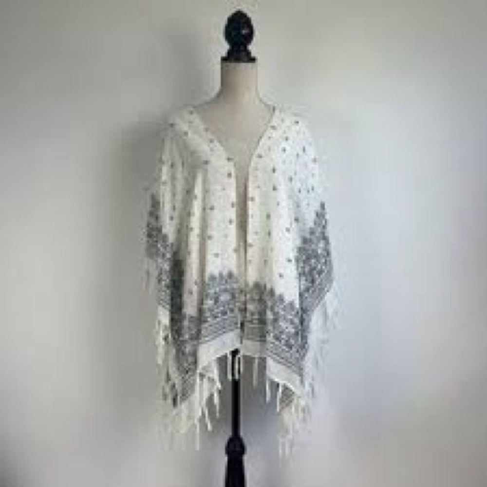 Chic White and Gray Kimono with Fringe